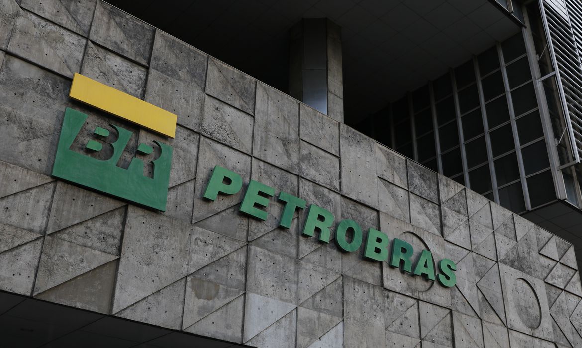 Petrobras reduz em 5,58% preço médio do gás de cozinha